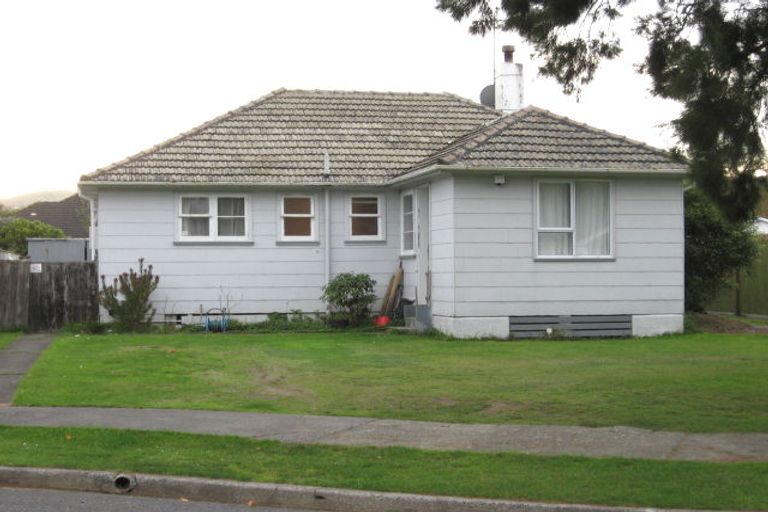 Photo of property in 10 Barton Grove, Naenae, Lower Hutt, 5011