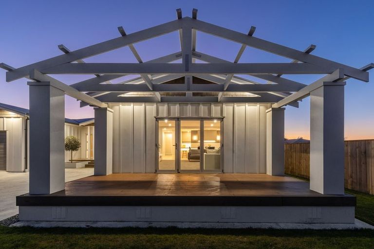 Photo of property in 37 Fairfield Road, Levin, 5510