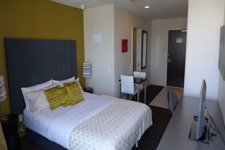 Photo of property in The Quadrant Apartments, 2304/10 Waterloo Quadrant, Auckland Central, Auckland, 1010