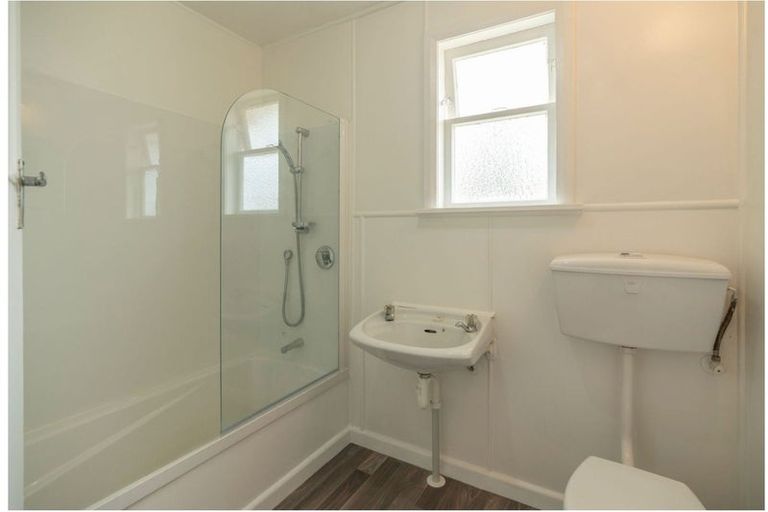 Photo of property in 71 Queenwood Road, Levin, 5510