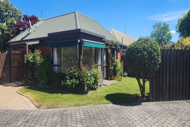 Photo of property in 2/29 Solway Avenue, Ilam, Christchurch, 8041