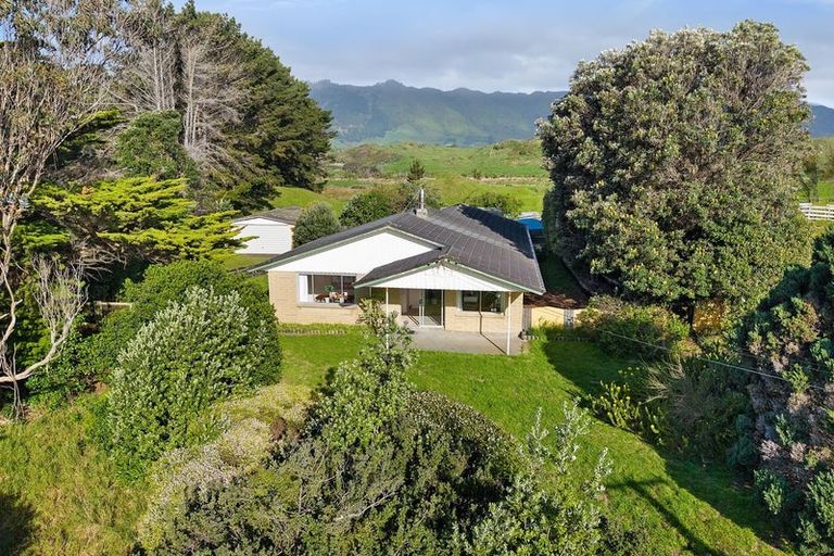 Photo of property in 107 Paetawa Road, Peka Peka, Waikanae, 5391