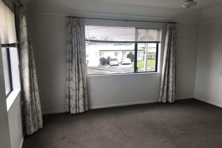 Photo of property in 1/16 Pax Avenue, Forrest Hill, Auckland, 0620
