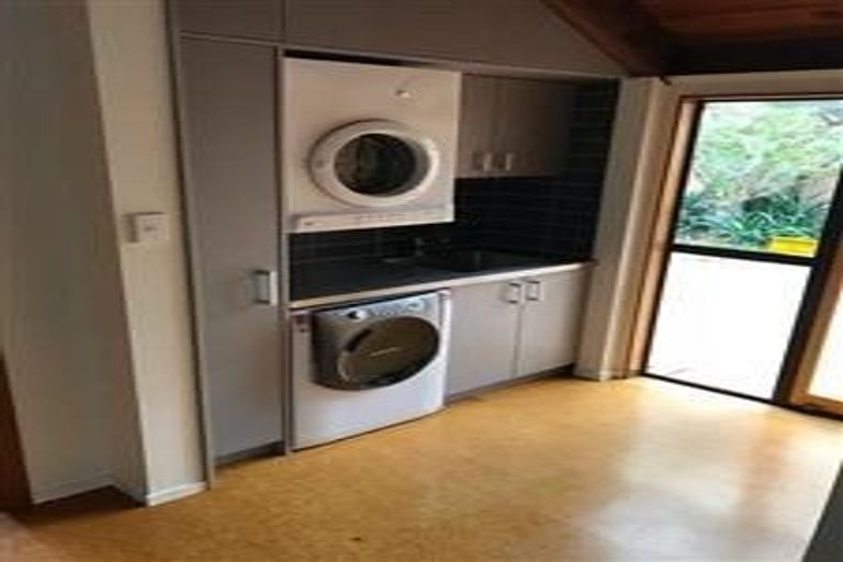 Photo of property in 9 Marina View Drive, West Harbour, Auckland, 0618