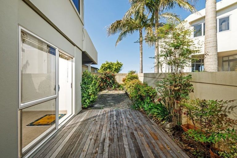 Photo of property in 61b Stanley Road, Stanley Point, Auckland, 0624