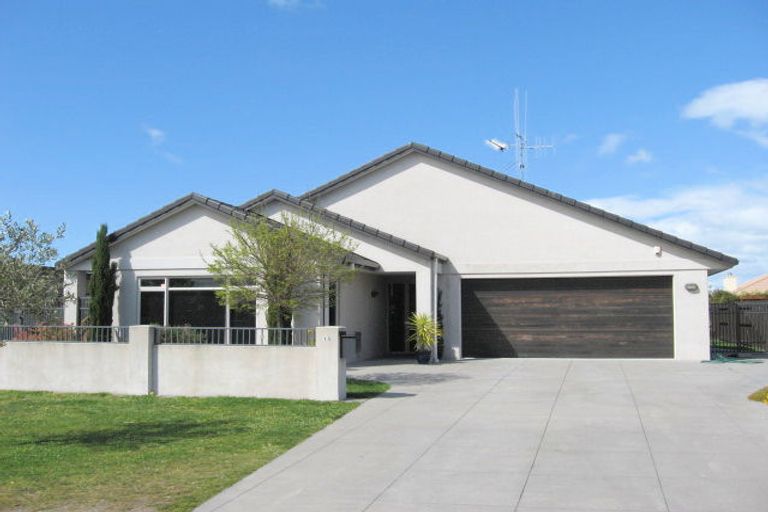 Photo of property in 15 Araroa Place, Papamoa Beach, Papamoa, 3118