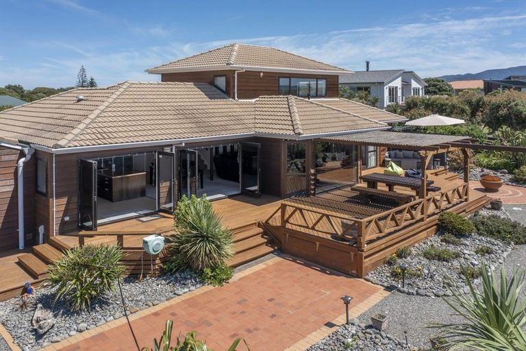 Photo of property in 263 Manly Street, Paraparaumu Beach, Paraparaumu, 5032