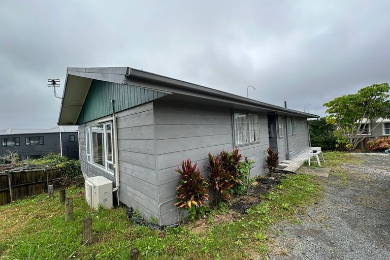 Photo of property in 45 Hobsonville Road, West Harbour, Auckland, 0618