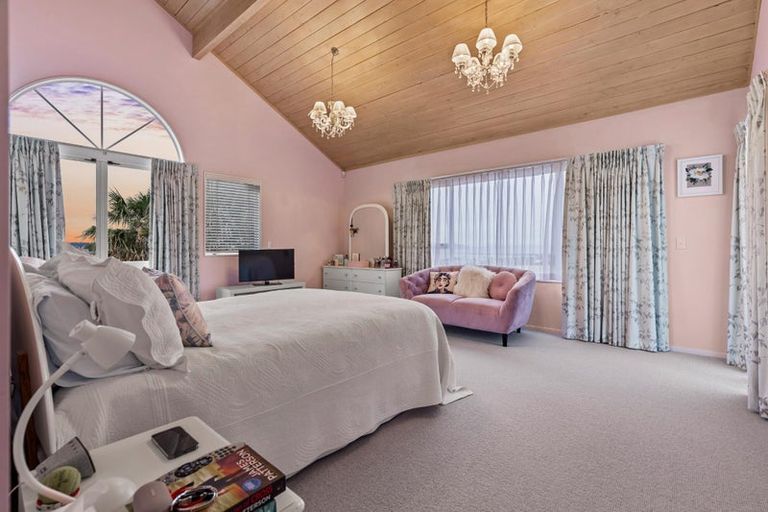 Photo of property in 32 Cherub Place, West Harbour, Auckland, 0618