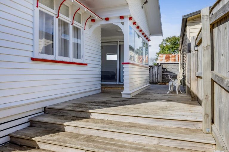 Photo of property in 2 Moana Crescent, Blagdon, New Plymouth, 4310