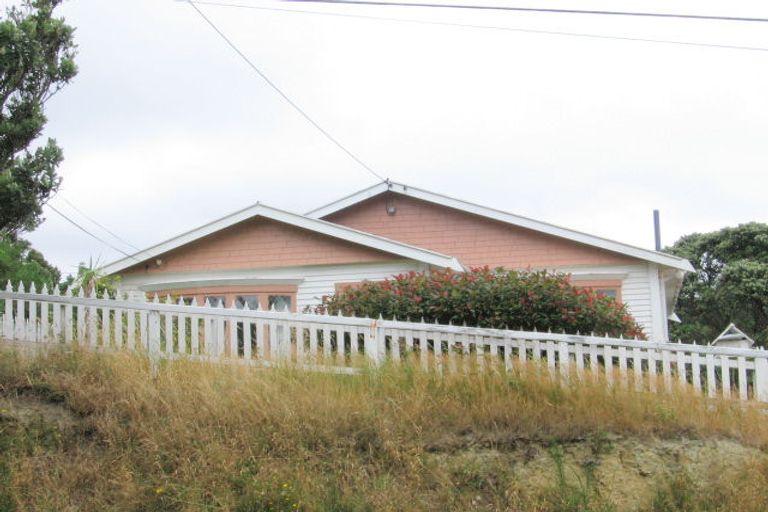 Photo of property in 62 Mills Road, Brooklyn, Wellington, 6021