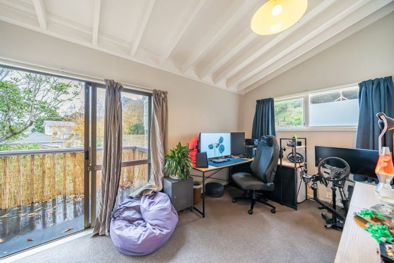 Photo of property in 62 Tio Tio Road, Miramar, Wellington, 6022