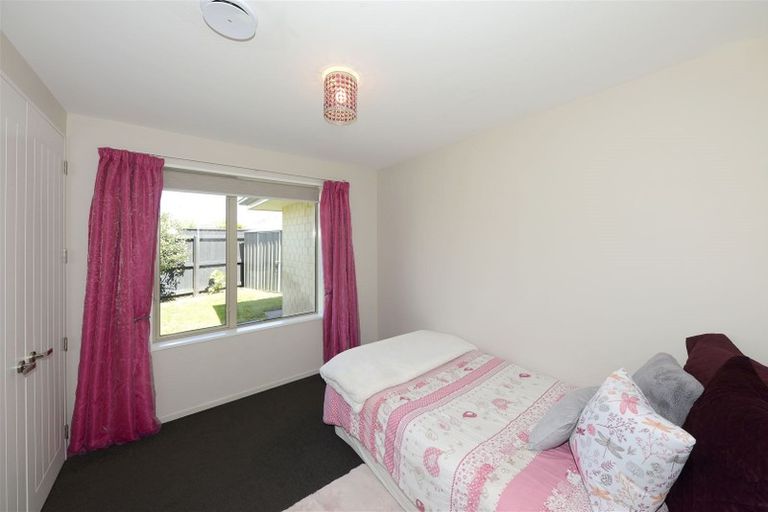 Photo of property in 8 Seagrave Place, Ilam, Christchurch, 8041