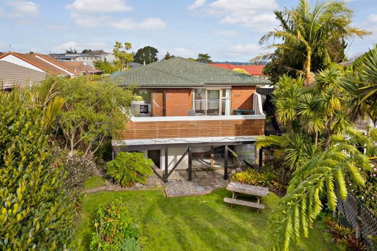 Photo of property in 2/6 Annette Avenue, Te Atatu South, Auckland, 0610