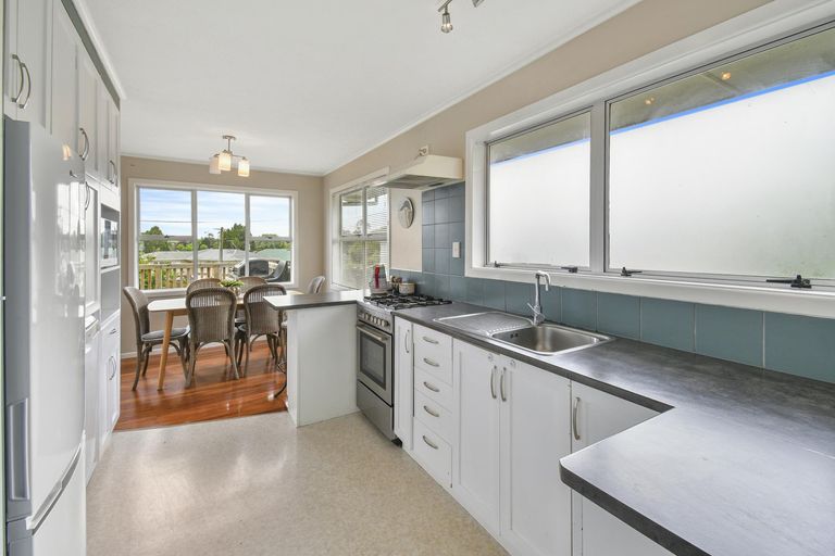 Photo of property in 15 Rembrandt Place, Opaheke, Papakura, 2113