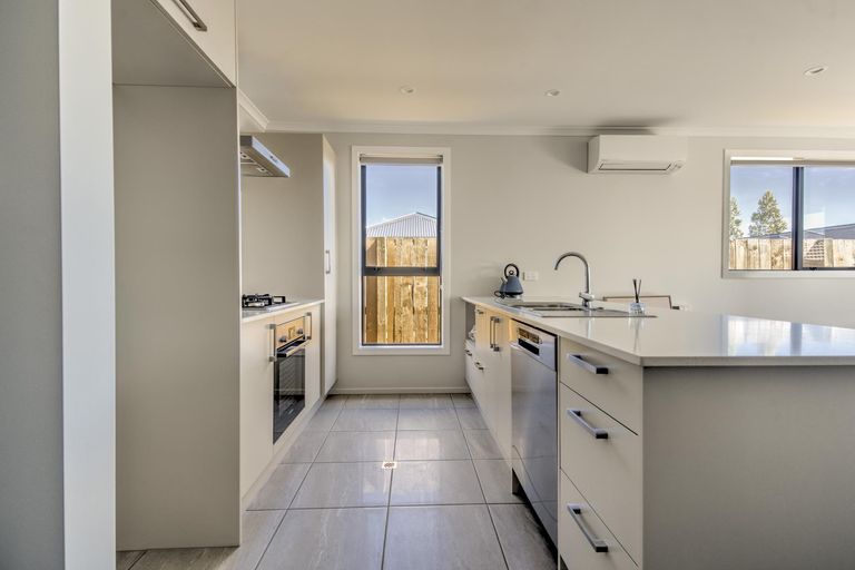 Photo of property in 53 Waruhia Crescent, Rototuna North, 3281