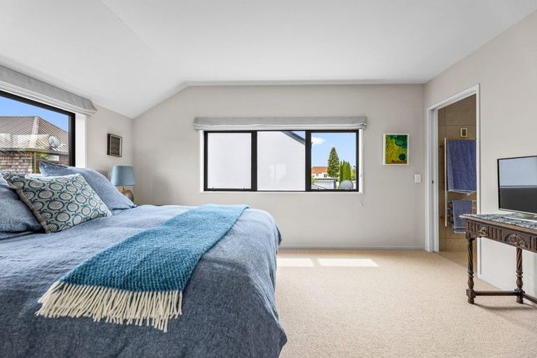 Photo of property in 72 Merivale Lane, Merivale, Christchurch, 8014