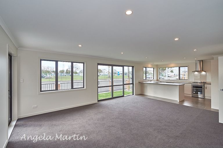 Photo of property in 2 Arena Court, Palmerston North, 4410