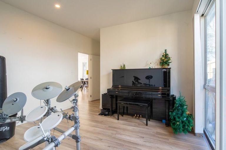 Photo of property in 335a East Coast Road, Mairangi Bay, Auckland, 0630