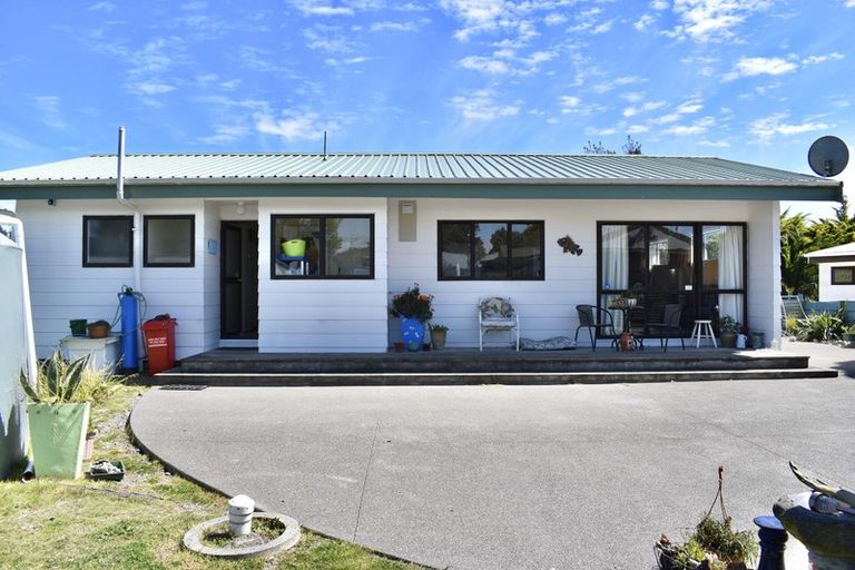 Photo of property in 28 Sarah Street, Waikawa Beach, Levin, 5573