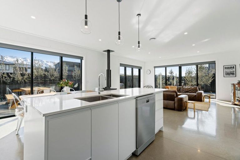 Photo of property in 38 Stratford Drive, Mount Pisa, Cromwell, 9383