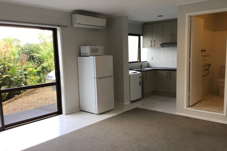 Photo of property in 25 Tobruk Crescent, Milford, Auckland, 0620