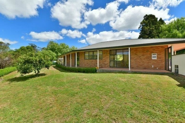 Photo of property in 744 Peak Road, Helensville, 0875