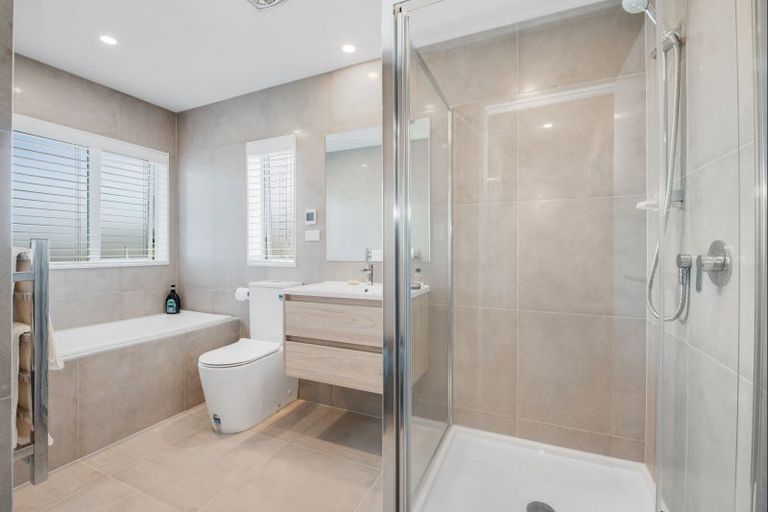 Photo of property in 169 Millwater Parkway, Silverdale, 0932