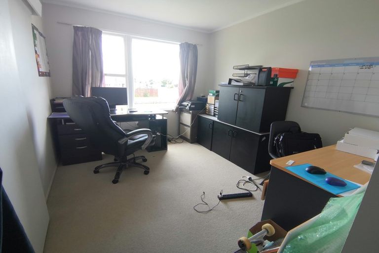 Photo of property in 26 Priestley Drive, Bucklands Beach, Auckland, 2014