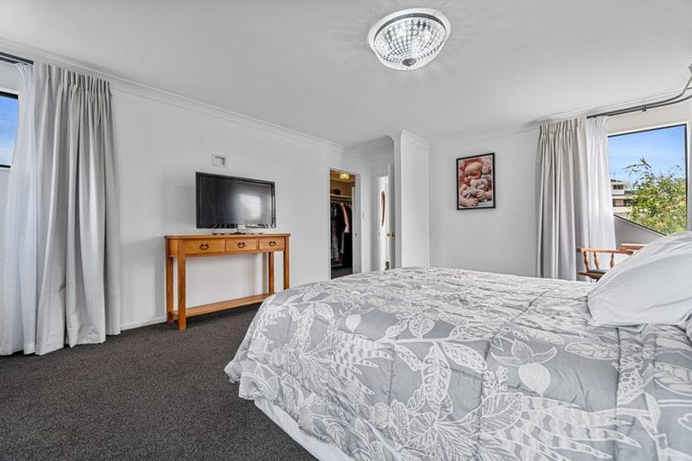 Photo of property in 12 Sunset Close, Western Heights, Hamilton, 3200