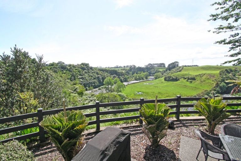 Photo of property in 465 Mangorei Road, Highlands Park, New Plymouth, 4312