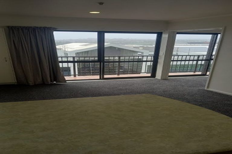 Photo of property in The Rennaissance, 5j/18 Ronwood Avenue, Manukau, Auckland, 2104