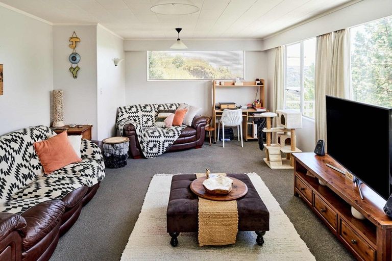 Photo of property in 99 Kahu Road, Paremata, Porirua, 5024