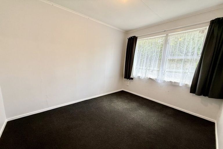 Photo of property in 17 Amundsen Grove, Stokes Valley, Lower Hutt, 5019