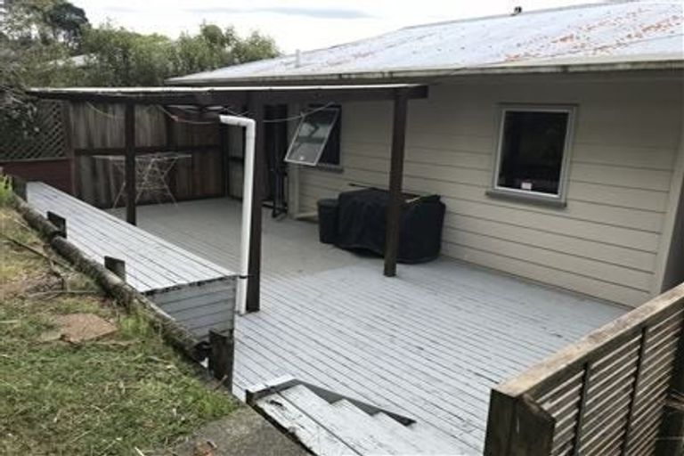 Photo of property in 17 Theban Place, Totara Vale, Auckland, 0629