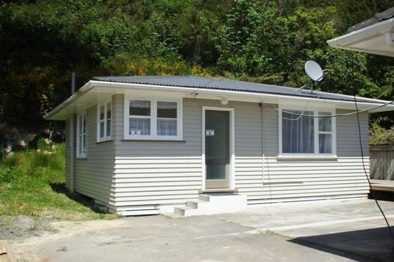 Photo of property in 84 Hine Road, Wainuiomata, Lower Hutt, 5014