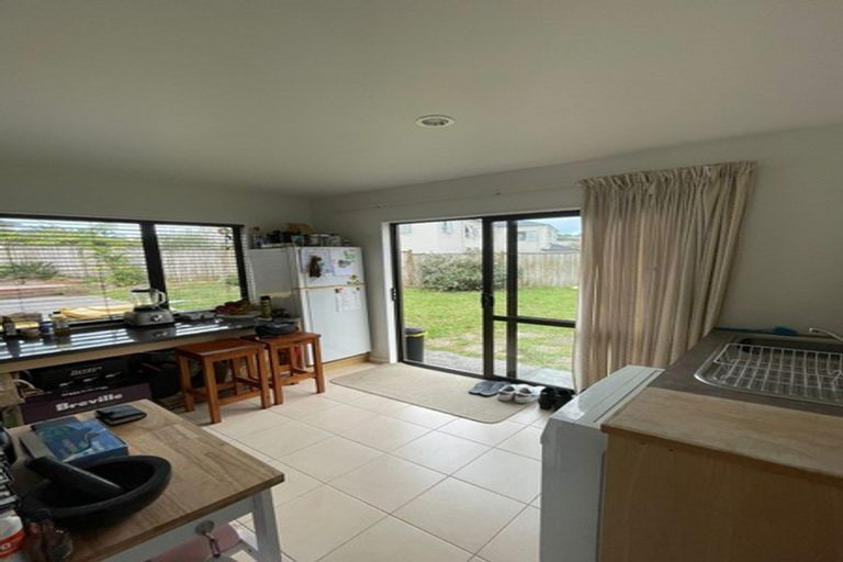 Photo of property in 11 Rosses Place, Pinehill, Auckland, 0632