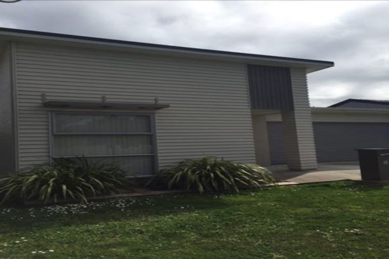 Photo of property in 68 Popokatea Drive, Takanini, 2112