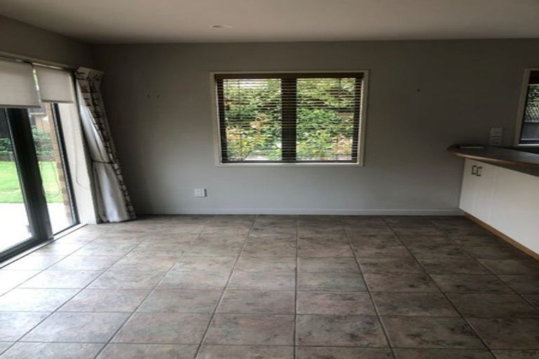 Photo of property in 382 Memorial Avenue, Burnside, Christchurch, 8053