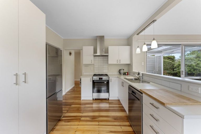 Photo of property in 26 Walton Avenue, Waikanae, 5036