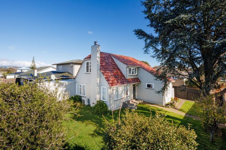 Photo of property in 2 Antrim Place, Hokowhitu, Palmerston North, 4410