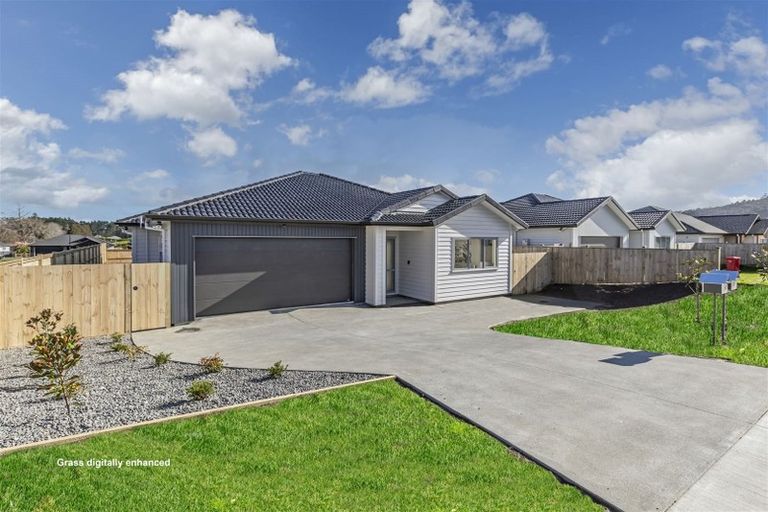 Photo of property in 20 Gilbransen Road, Kumeu, 0810