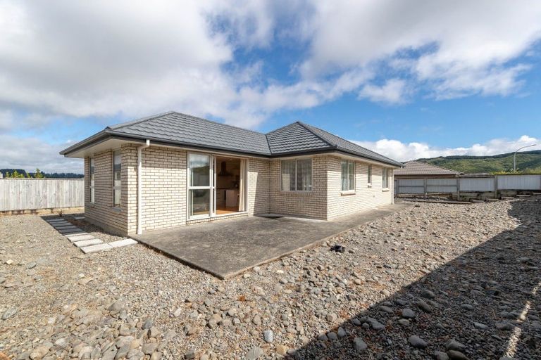 Photo of property in 72 Sunstone Crescent, Timberlea, Upper Hutt, 5018