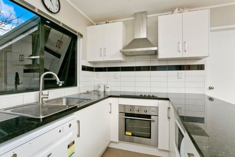 Photo of property in 3/6 Helena Street, Massey, Auckland, 0614