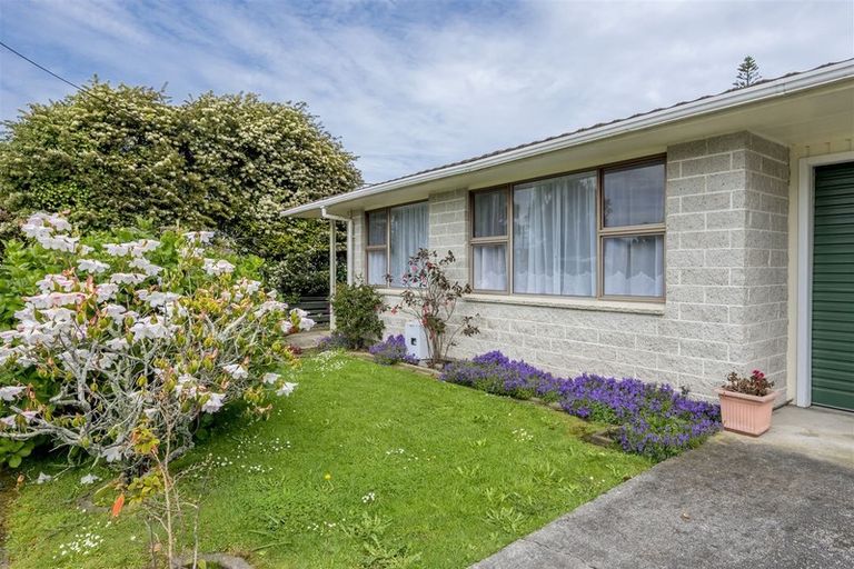 Photo of property in 2 Anzac Road, Otaki, 5512