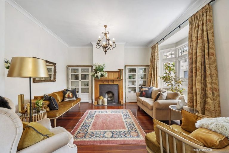 Photo of property in 19 Glen Road, Kelburn, Wellington, 6012