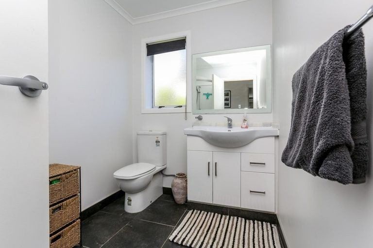 Photo of property in 31 Awanui Street, Merrilands, New Plymouth, 4312