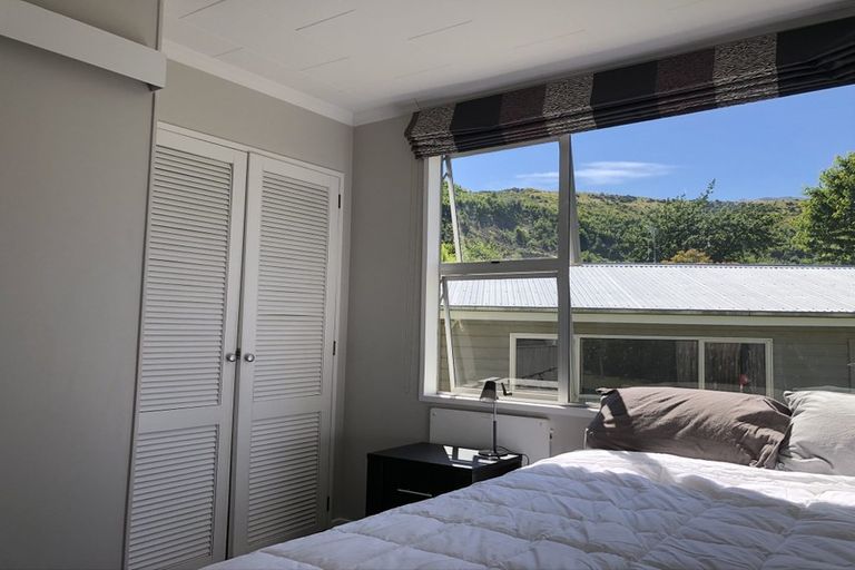 Photo of property in 3 Mckibbin Place, Arrowtown, 9302