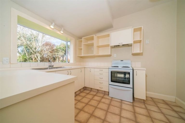 Photo of property in 87 Middlepark Road, Sockburn, Christchurch, 8042