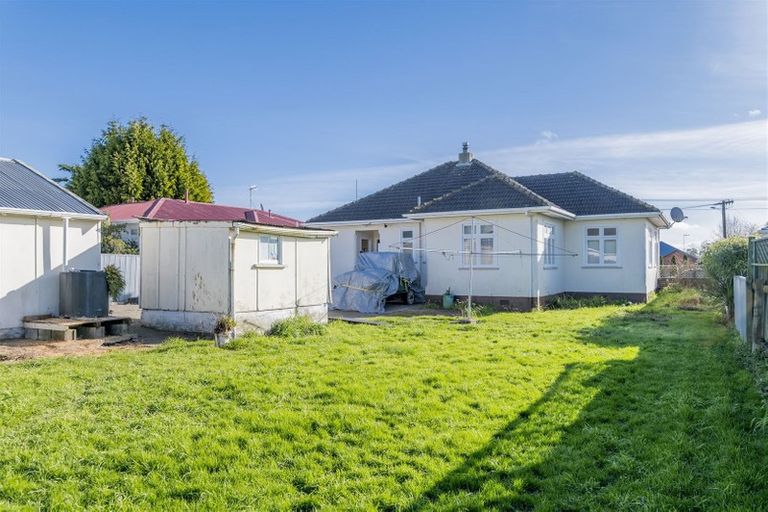 Photo of property in 74 Queenwood Road, Levin, 5510